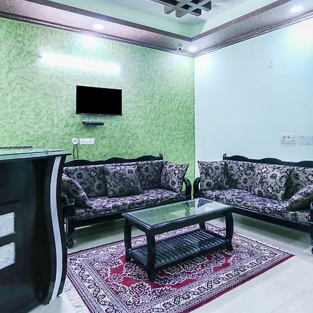 Treebo Trip Sswag 18 Expressway Hotel โนอิดา ภายนอก รูปภาพ