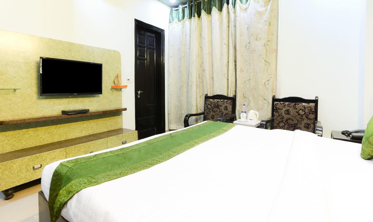Treebo Trip Sswag 18 Expressway Hotel โนอิดา ภายนอก รูปภาพ