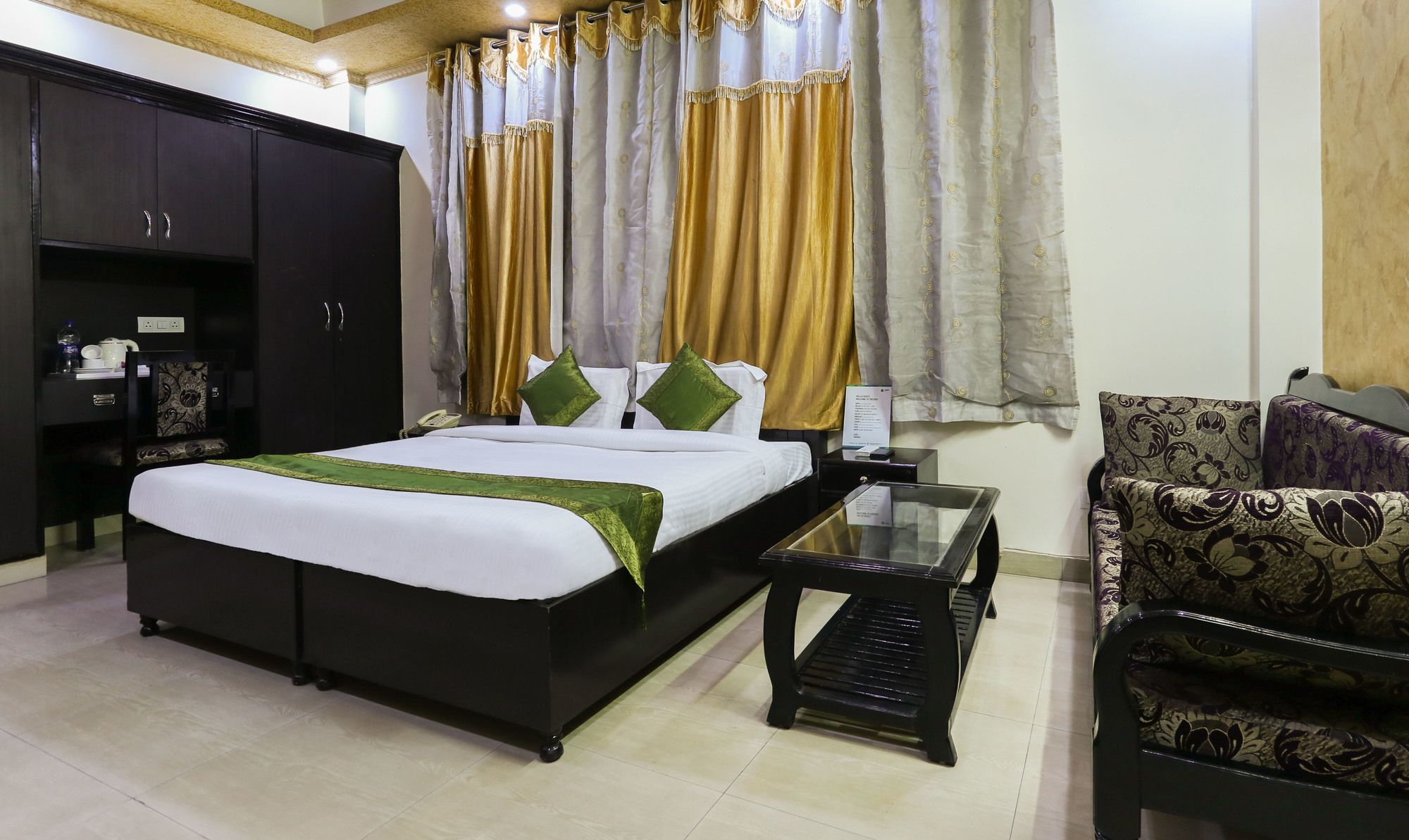 Treebo Trip Sswag 18 Expressway Hotel โนอิดา ภายนอก รูปภาพ