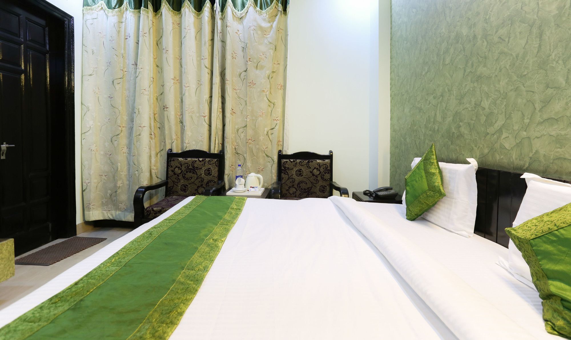 Treebo Trip Sswag 18 Expressway Hotel โนอิดา ภายนอก รูปภาพ